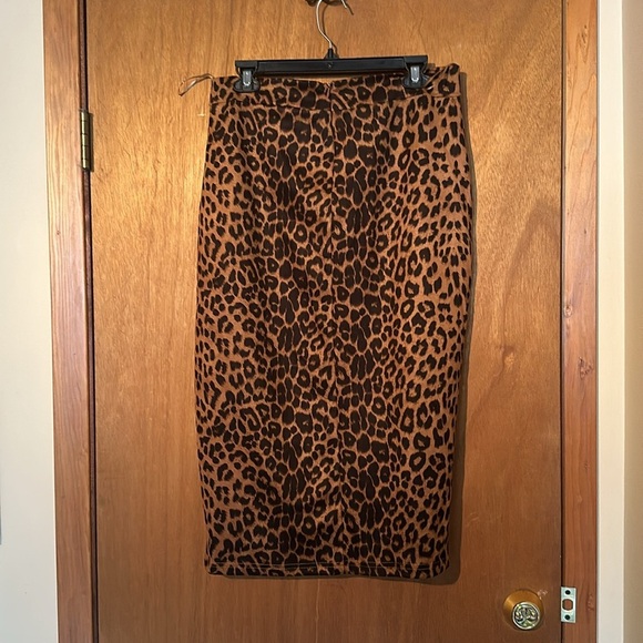 Brown cheetah skirt - Picture 3 of 3